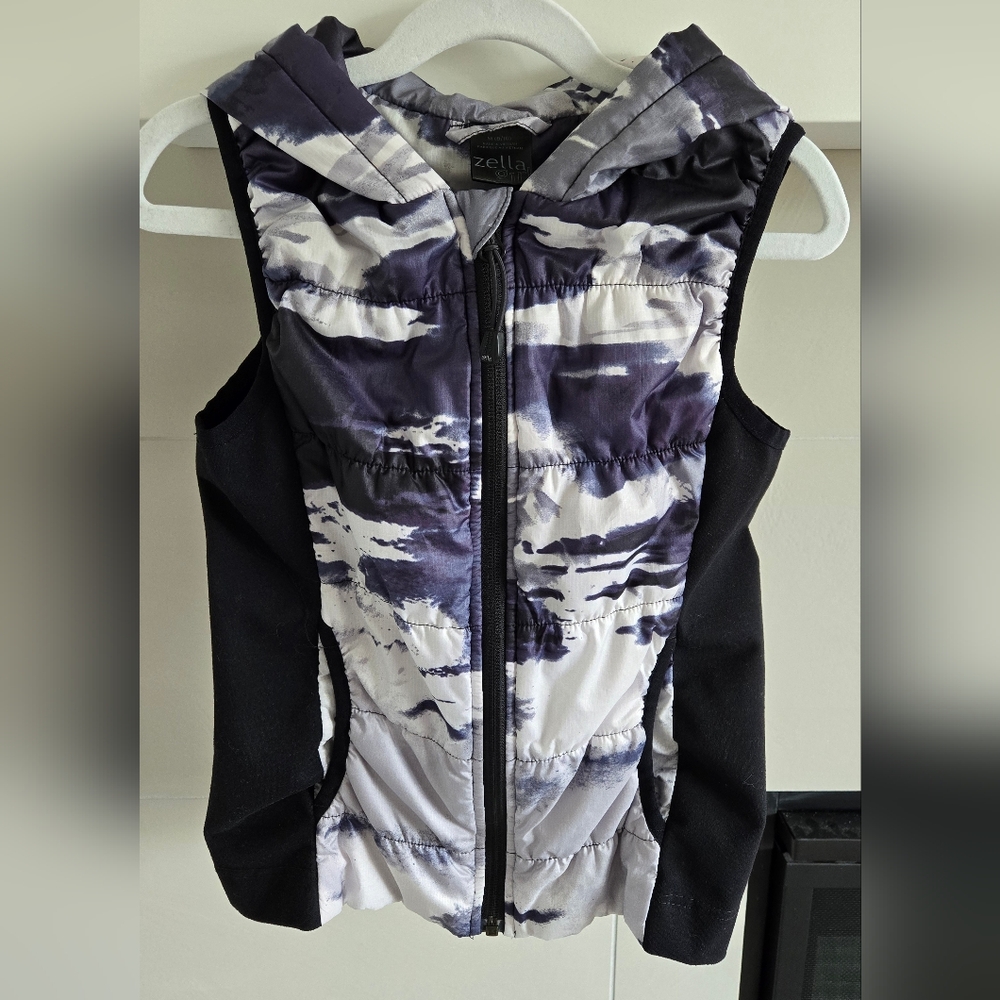 Zella Girl | Puffer Vest in black/white/purple, size M (8/10)